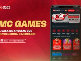 A imagem é um anúncio da MC Games, uma plataforma de apostas. O fundo vermelho destaca o nome "MC GAMES" em letras amarelas, acompanhado do slogan "A CASA DE APOSTAS QUE REVOLUCIONA O MERCADO!". Há um aviso em um quadro branco de fundo vermelho que diz "18+ Jogue com responsabilidade", alertando sobre a idade mínima para apostas. No lado direito, um smartphone exibe a interface do aplicativo da MC Games, que apresenta diversas categorias como esportes, apostas ao vivo, cassino, e-sports e minas. No topo da tela do app, há um banner sobre o "Bolão MC", com um prêmio de R$15 mil e a possibilidade de jogar por apenas R$5. Também são destacados os principais jogos da semana no Brasil, como "Touro Sortudo", "Fortune Dragon" e "Fortune Tiger".